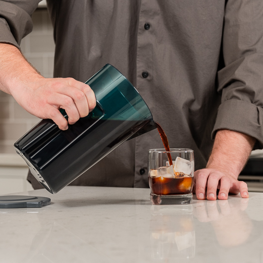 Toddy Essential Pitcher Blue pouring a cold brew coffee drink