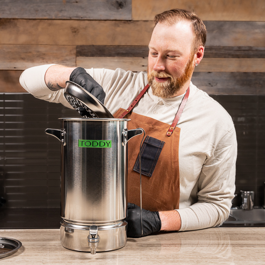 Toddy Cafe Series 10L Platform being inserted into brewer